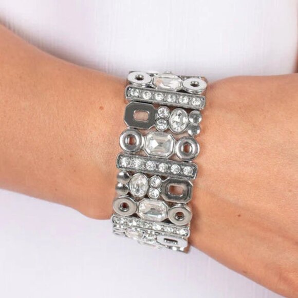 Paparazzi Jewelry Accessories - Dynamically Diverse - White Bracelet - Vintage - Picture 1 of 4